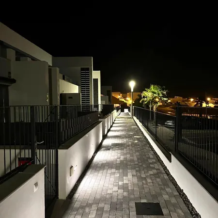 アパート & Pool *